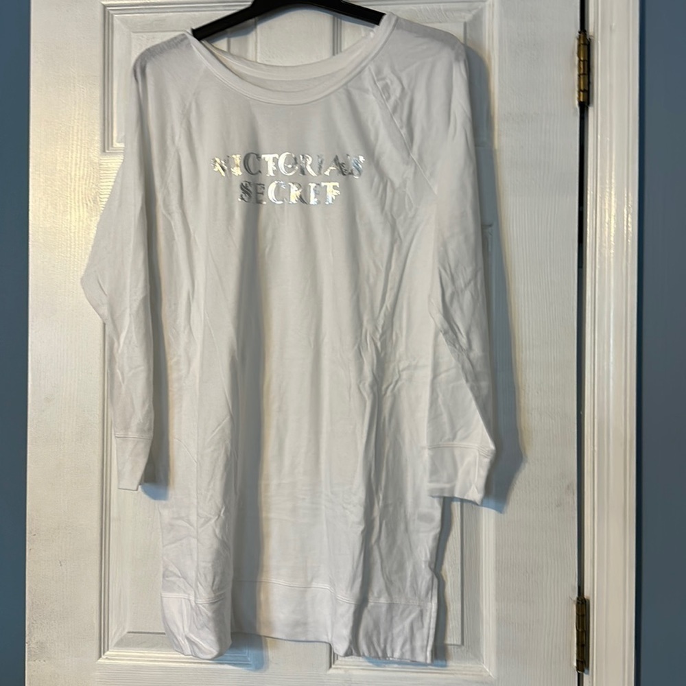VICTORIAS Secret women’s top; size large